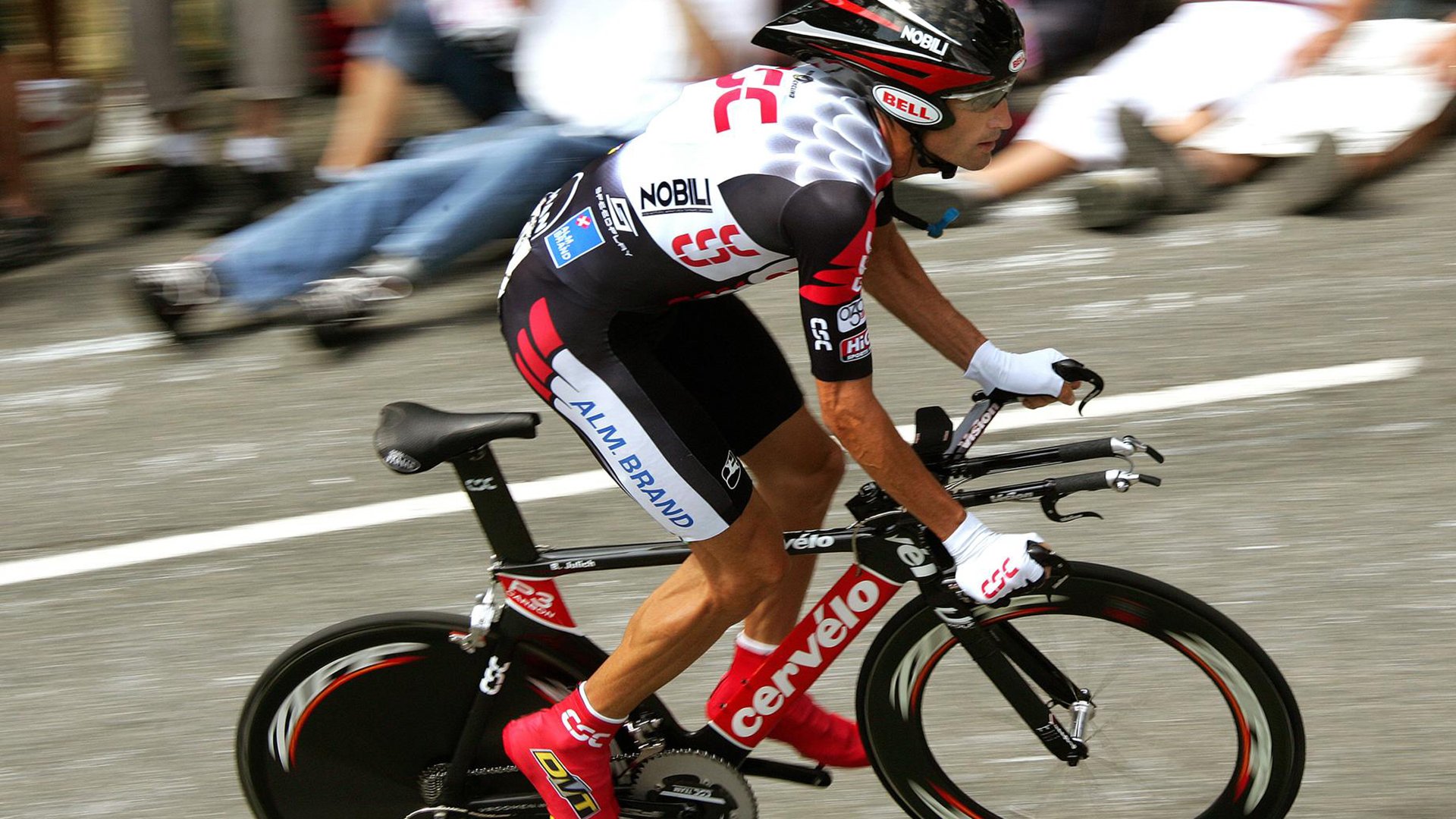 球队发布赛季纪录片呈现幕后故事展现运动员真实状态，nba球员纪录片